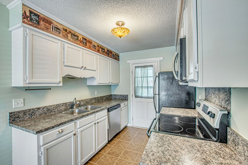 68 Indigo Ln, Goose Creek, SC 29445