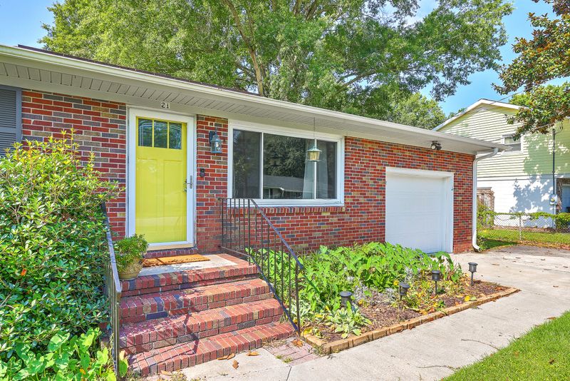 21 Newark Ave, Goose Creek, SC 29445