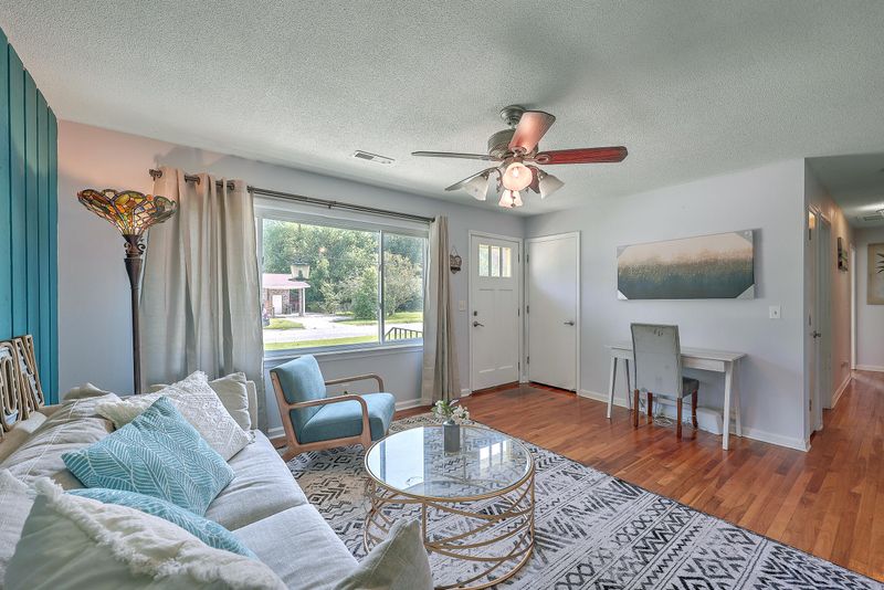 21 Newark Ave, Goose Creek, SC 29445