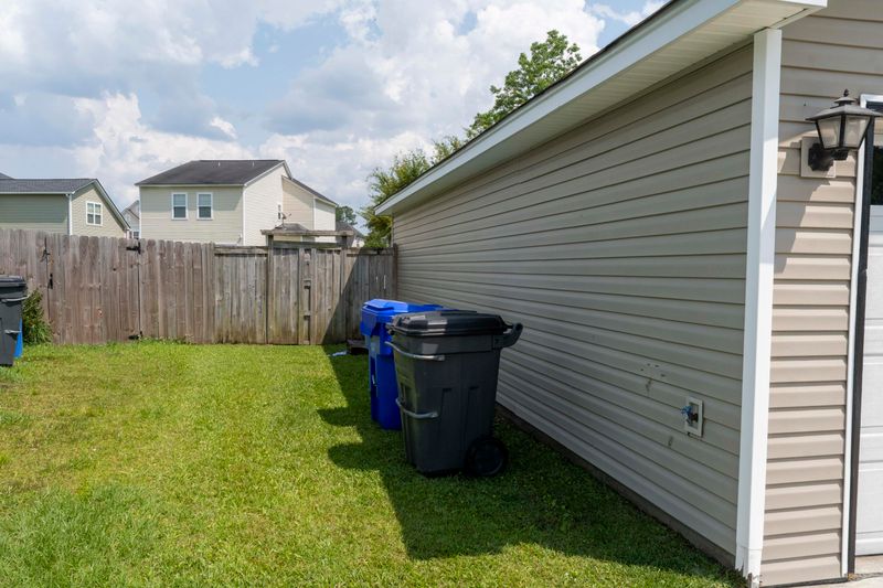 8372 Waltham Rd, North Charleston, SC 29406