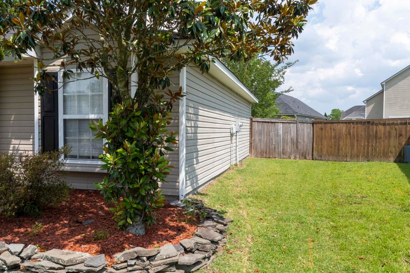 8372 Waltham Rd, North Charleston, SC 29406