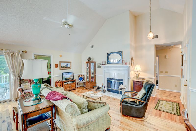 842 Harbor Place Dr, Charleston, SC 29412