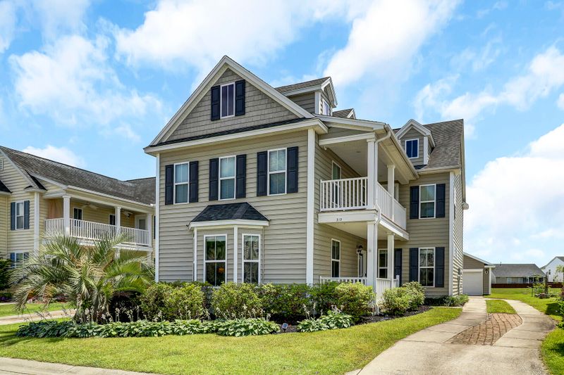 313 Peters Creek Dr, Summerville, SC 29486