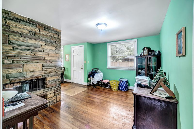 706 W Harrison Rd, Charleston, SC 29407