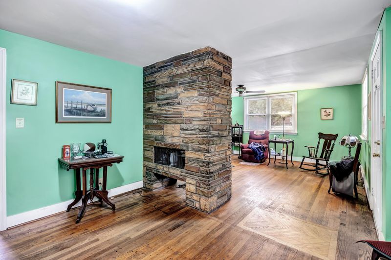 706 W Harrison Rd, Charleston, SC 29407