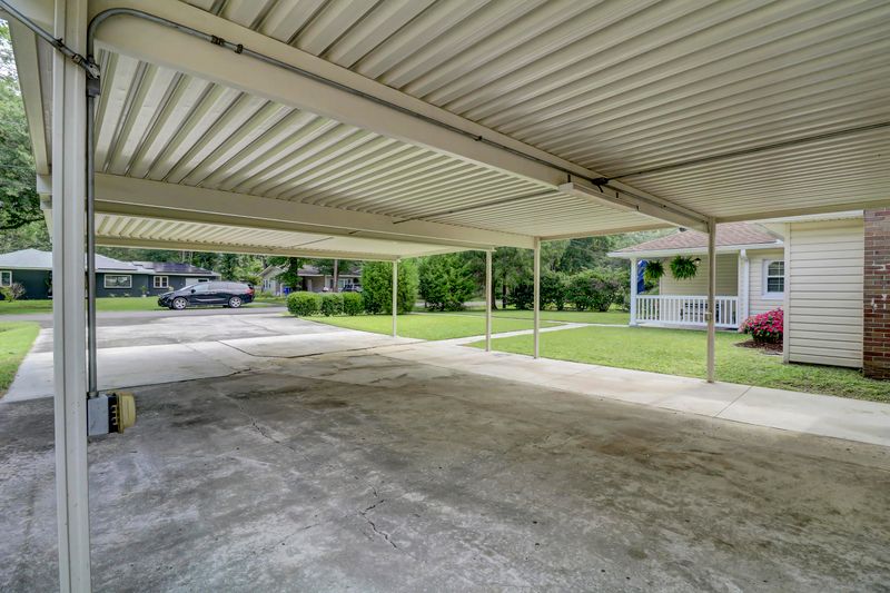 1331 S Sherwood Dr, Charleston, SC 29407