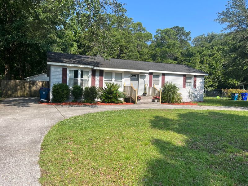1054 Leonard Dr, Johns Island, SC 29455