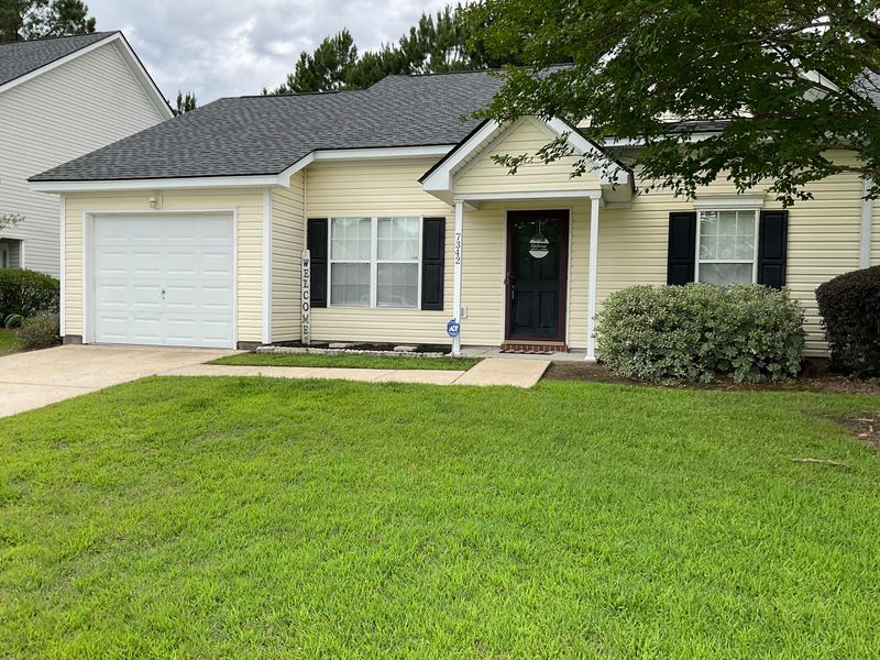 7342 Suncatcher Dr, Hanahan, SC 29410
