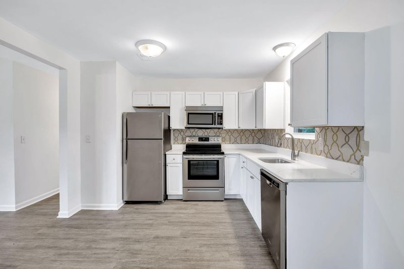 202 Longleaf Dr, Summerville, SC 29483