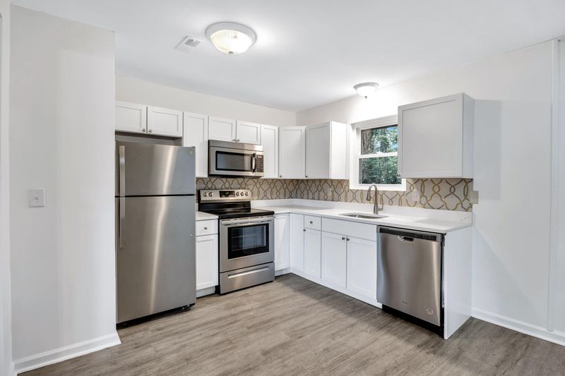 202 Longleaf Dr, Summerville, SC 29483