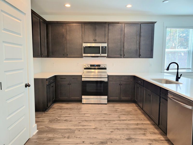 7757 Park Gate Dr, North Charleston, SC 29418