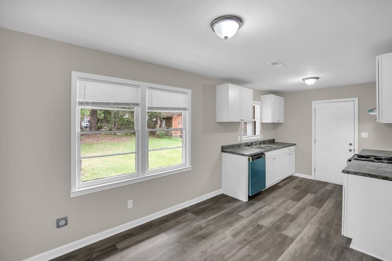 1650 Greenbay Dr, North Charleston, SC 29406