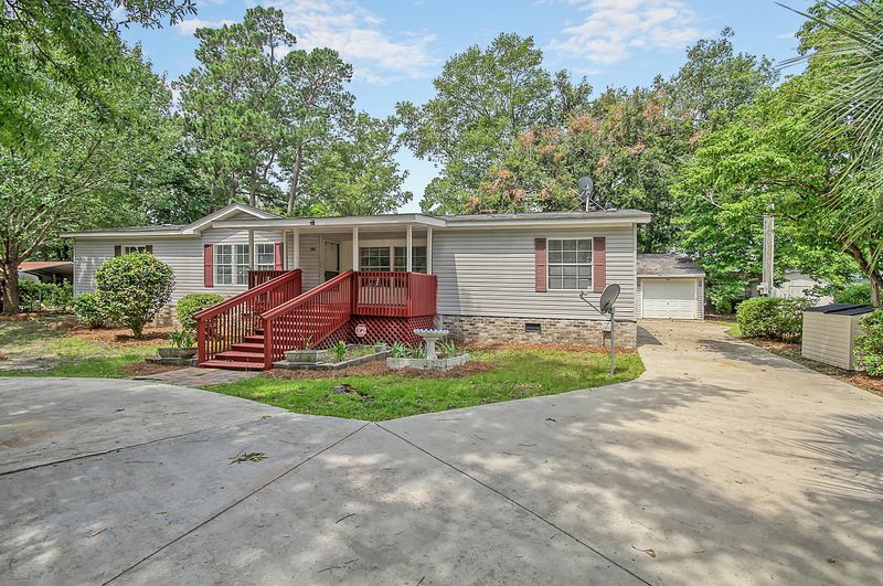 304 Dubois St, Bonneau, SC 29431
