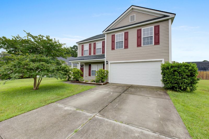 127 Vinca Dr, Goose Creek, SC 29445