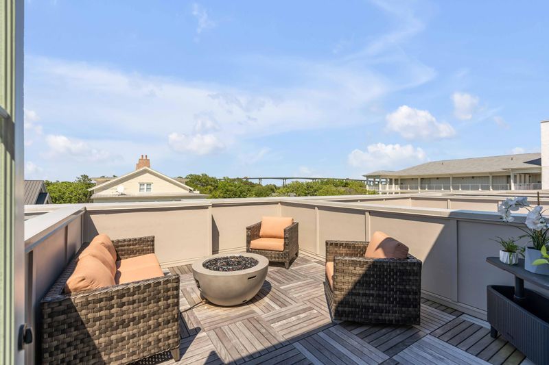 510 Helmsman St, Daniel Island, SC 29492