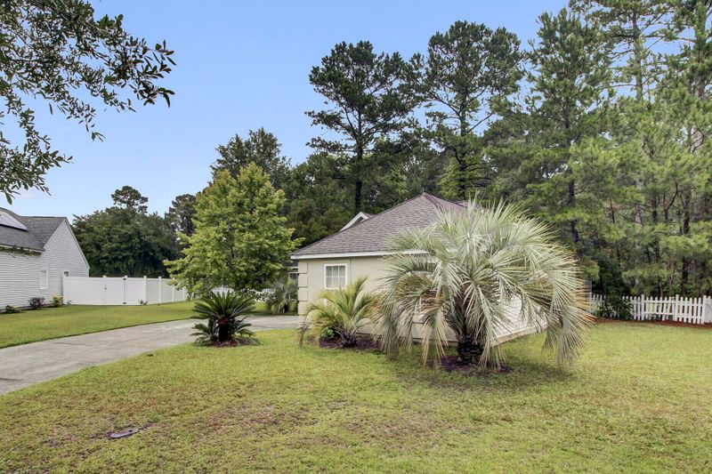 9057 Pickett Fence Ln, Summerville, SC 29485
