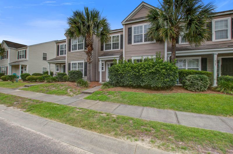 9125 Maple Grove Dr, Summerville, SC 29485