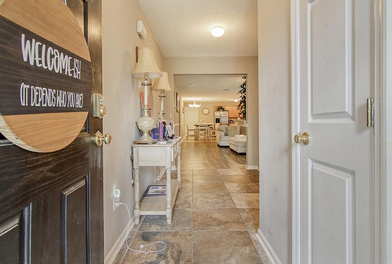 8620 Chloe Ln, North Charleston, SC 29406