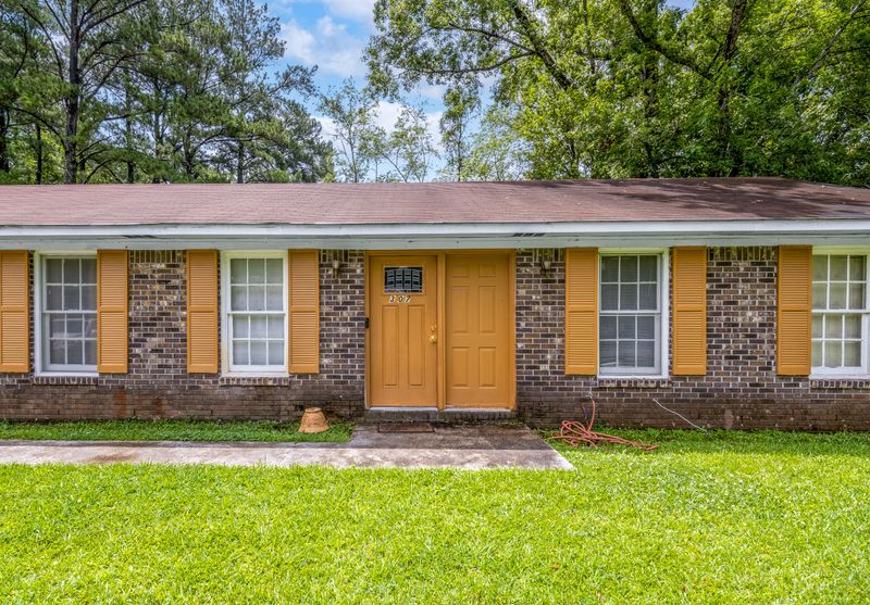 307 Violet Dr, Summerville, SC 29483