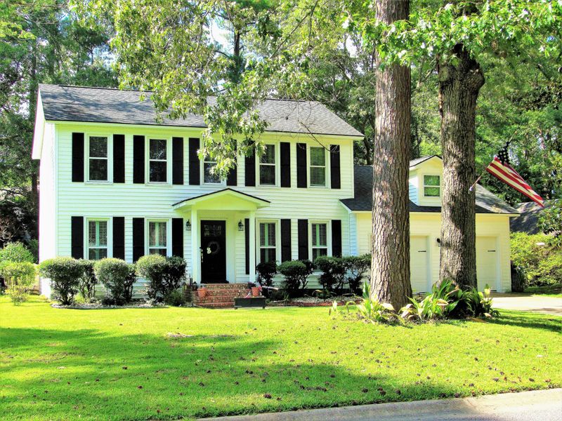 211 Sweetbriar Rd, Summerville, SC 29485