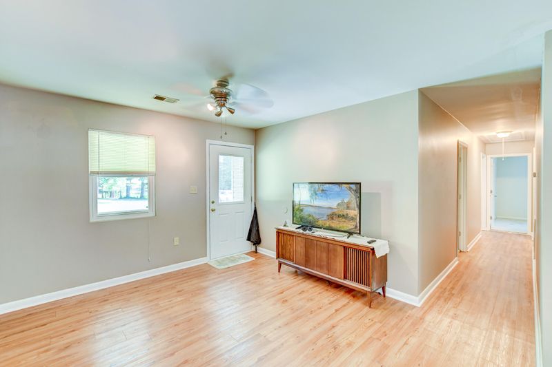 124 Monarch Ln, Summerville, SC 29486