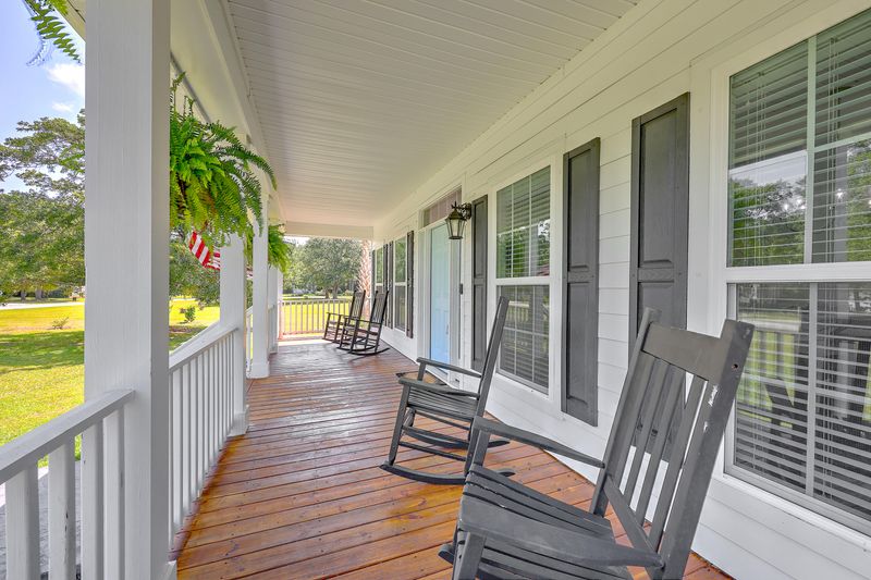 5375 Peerless Place Dr, Wadmalaw Island, SC 29487