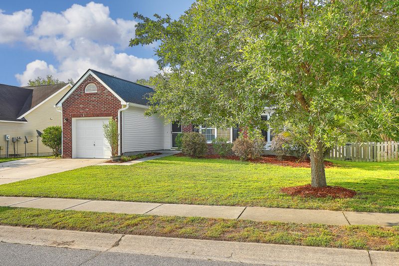 5011 Thornton Dr, Summerville, SC 29485