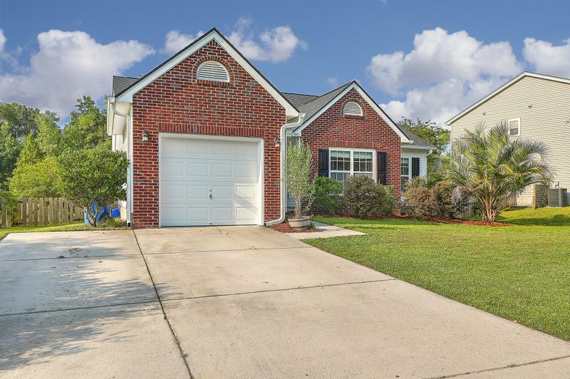 5011 Thornton Dr, Summerville, SC 29485