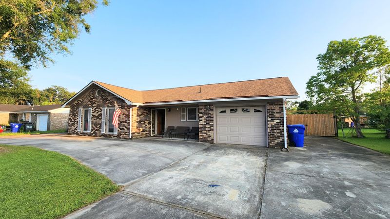 7665 Outlook Dr, North Charleston, SC 29418