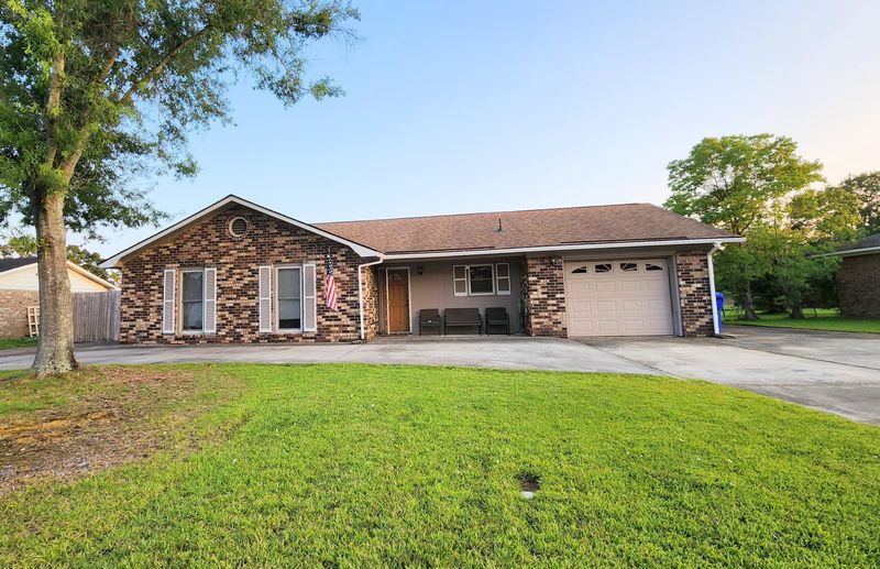 7665 Outlook Dr, North Charleston, SC 29418