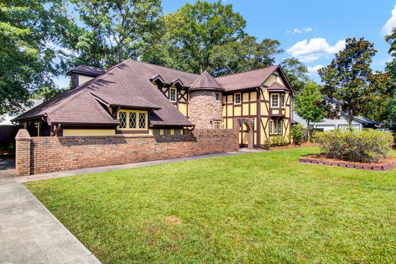 11 Hunters Forest Dr, Charleston, SC 29414