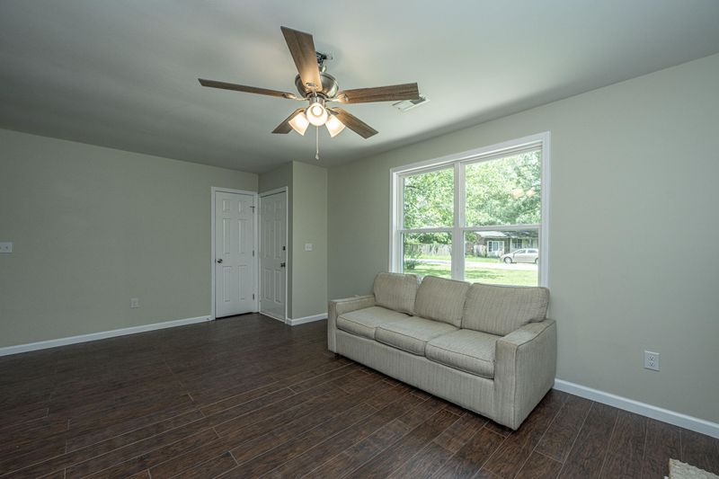 212 Bristow Dr, Summerville, SC 29483