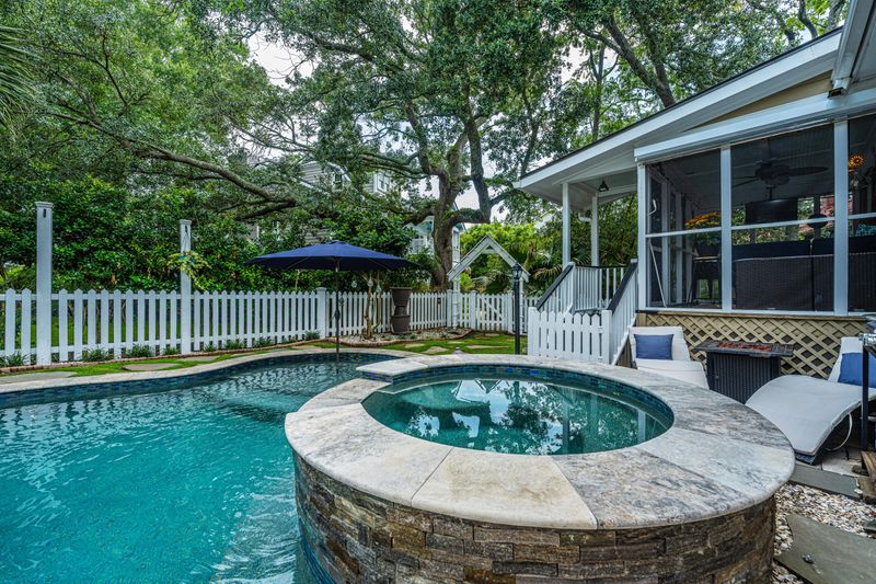118 Live Oak Dr, Mount Pleasant, SC 29464