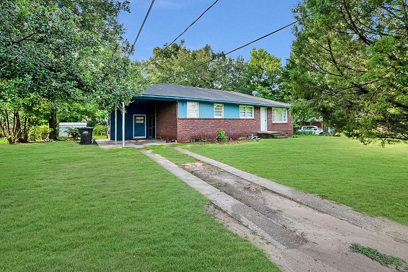 1911 Aichele Dr, North Charleston, SC 29406