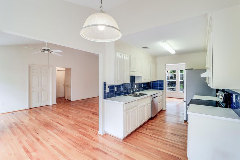 857 Colony Dr, Charleston, SC 29407