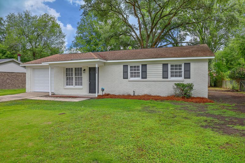 225 Sprucewood Dr, Summerville, SC 29485