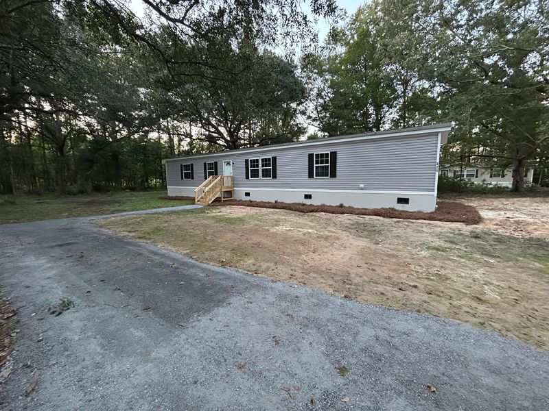 221 Sunflower Ln, Moncks Corner, SC 29461
