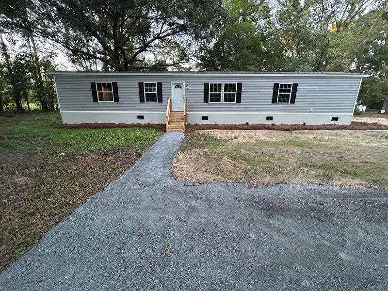 221 Sunflower Ln, Moncks Corner, SC 29461