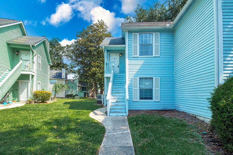 6221 Rolling Fork Rd #E, North Charleston, SC 29406