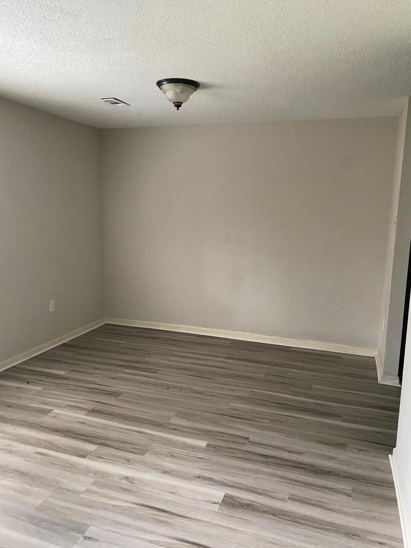 7740 Suzanne Dr, North Charleston, SC 29418