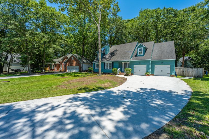 2048 Hallahan Ct, Mount Pleasant, SC 29464
