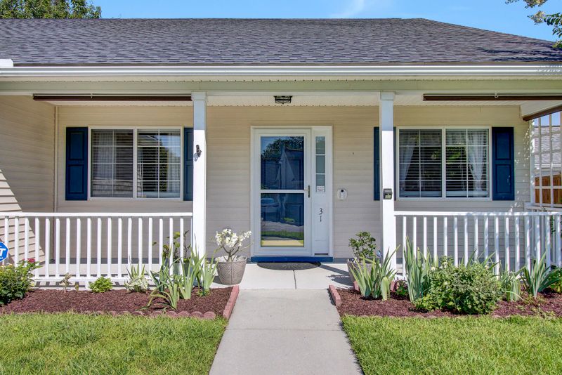 31 Regency Oaks Dr, Summerville, SC 29485