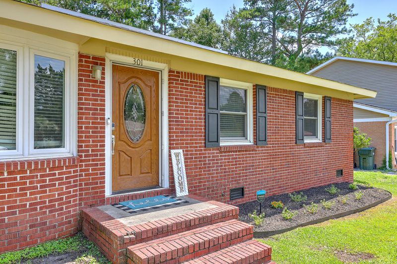 301 Farm Rd, Goose Creek, SC 29445