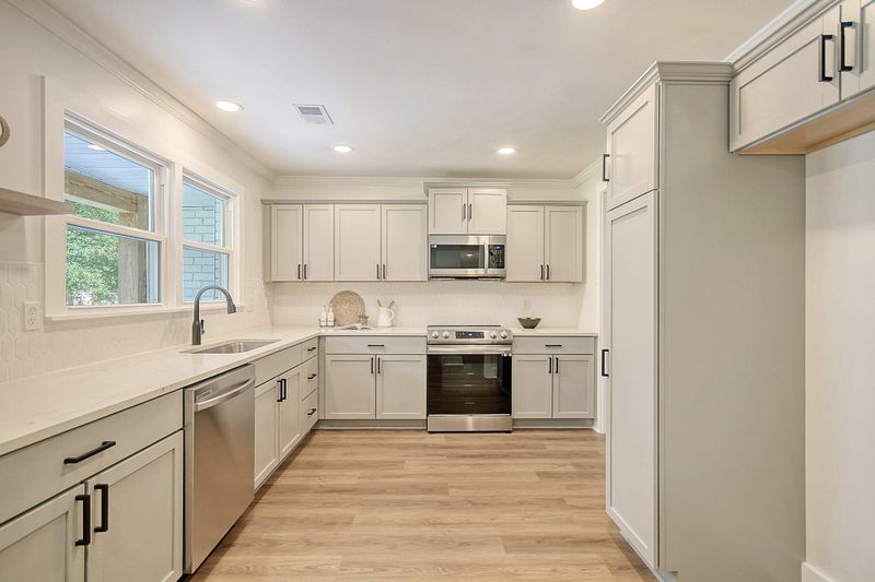 1113 Maryland Dr, Ladson, SC 29456