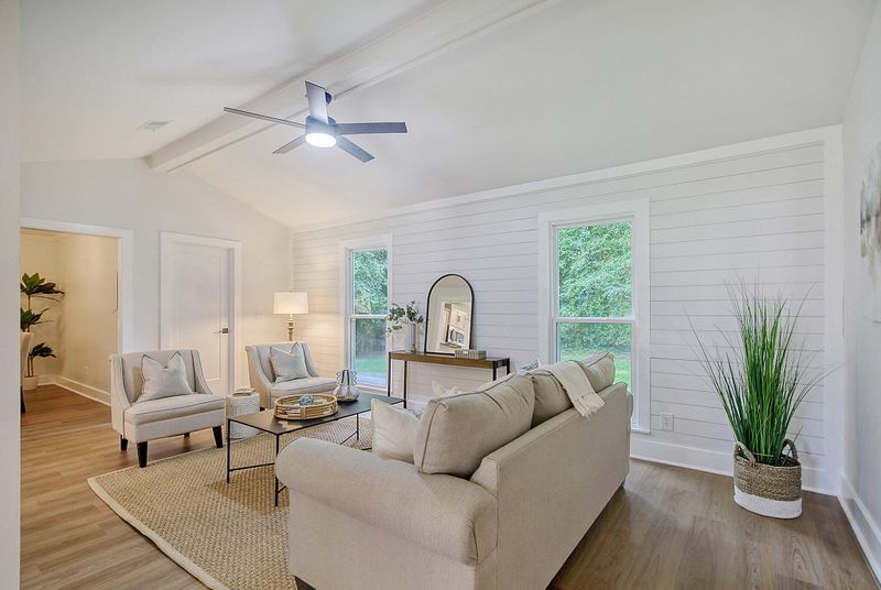 1113 Maryland Dr, Ladson, SC 29456