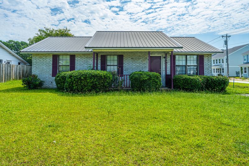 100 Lael Ct, Moncks Corner, SC 29461