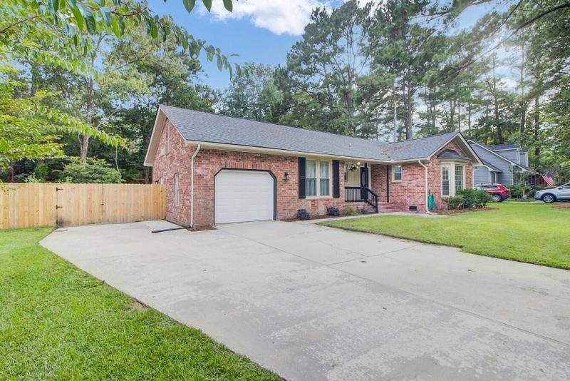 107 Summercourt Dr, Summerville, SC 29485