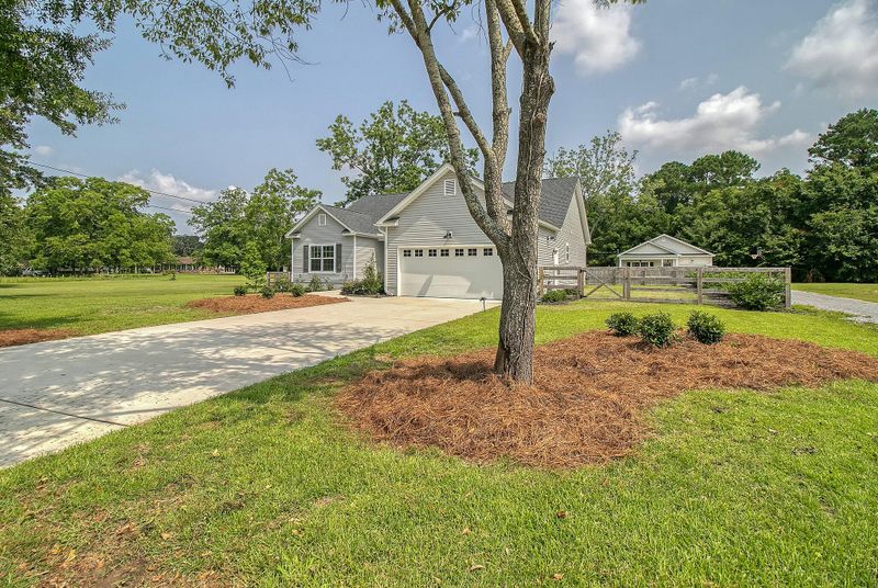 1826 S Grimball Rd, Charleston, SC 29412