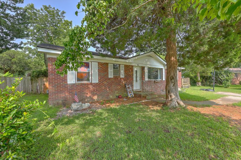 1023 Leeward Ave, Charleston, SC 29412