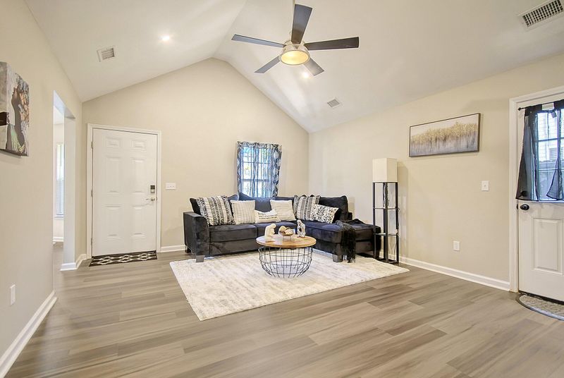 200 Bainsbury Ln, Summerville, SC 29483